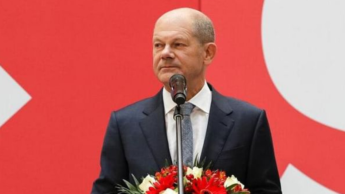 How did Olaf Scholz’s political career start and eventually take off