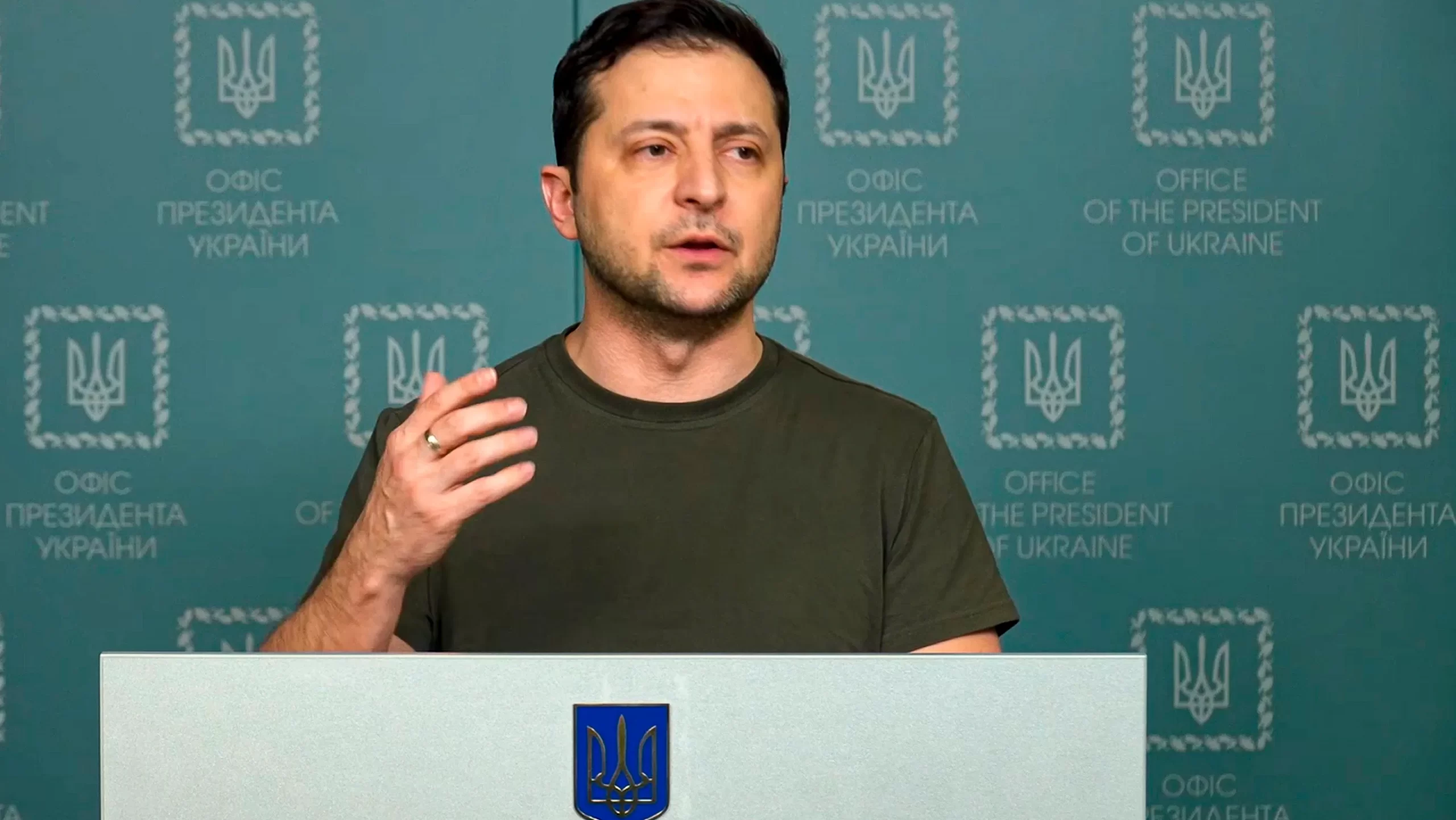 What were some of the early challenges faced by Zelensky