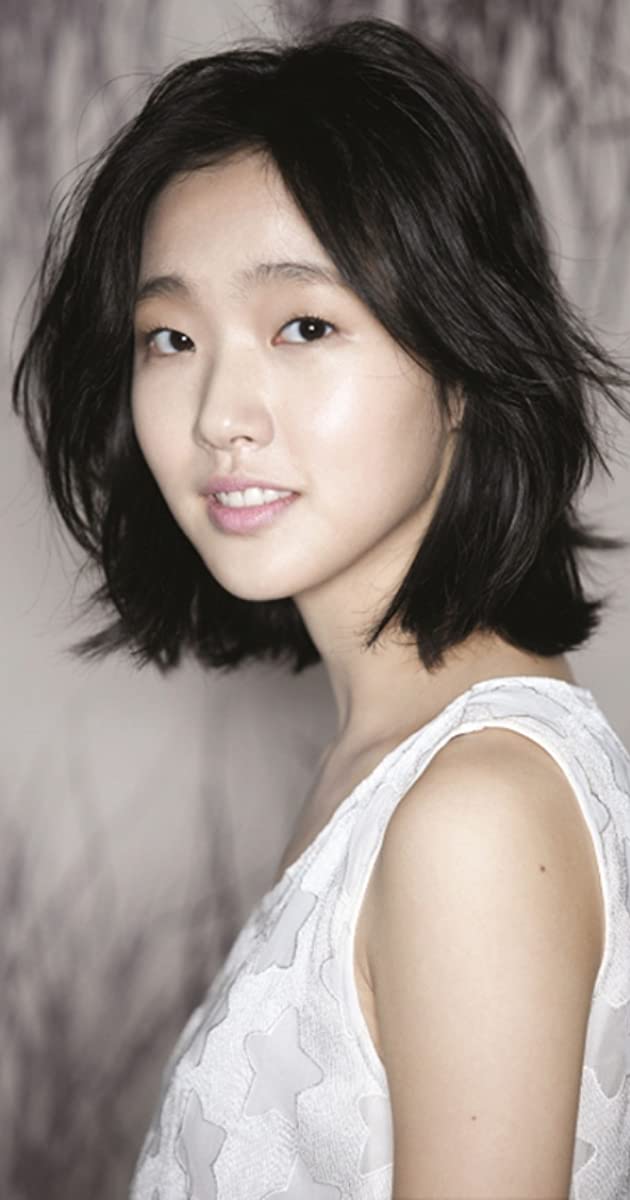 How is Kim Go-eun’s career and professional life