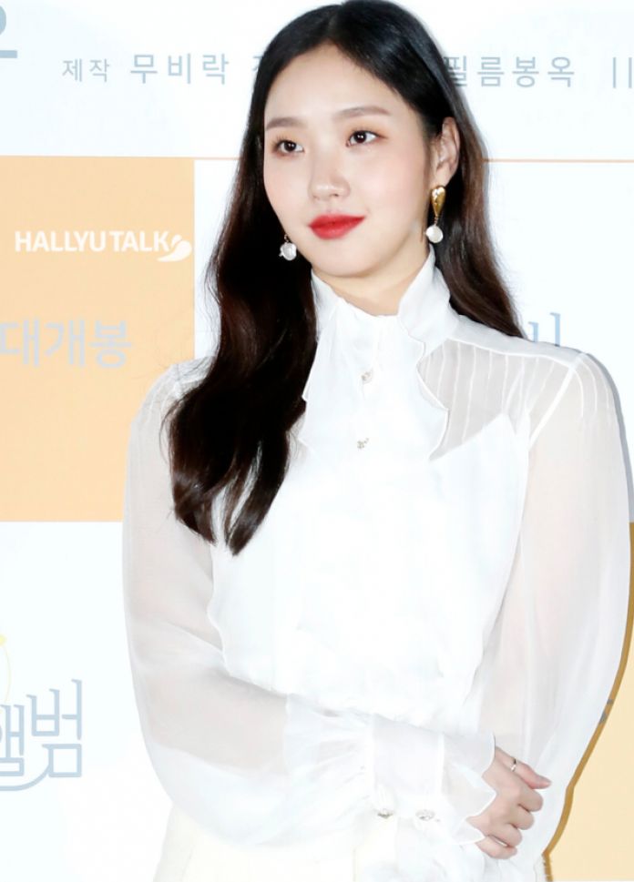 What are the honours and accolades received by Kim Go-eun