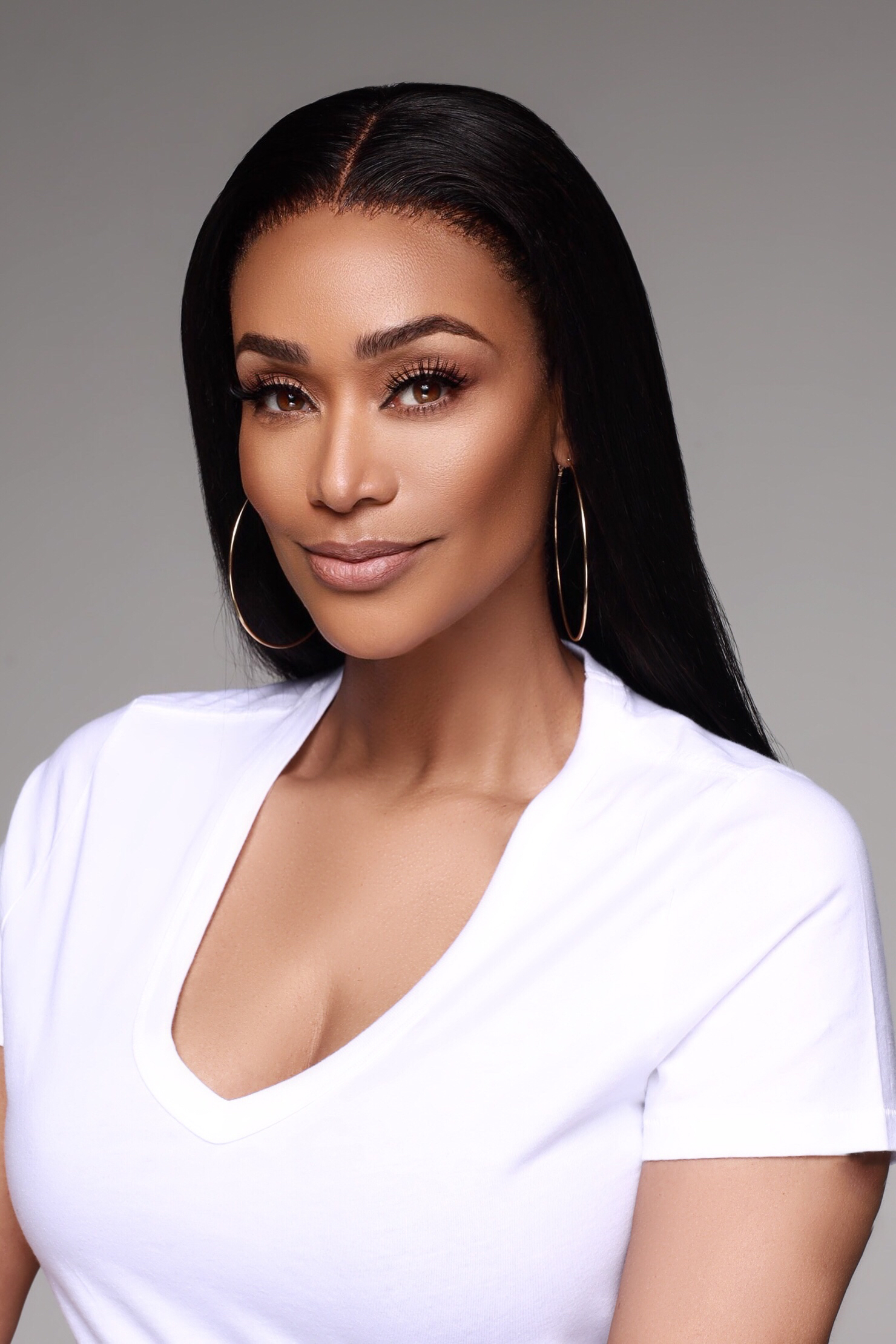 What is known about Tami Roman’s early life