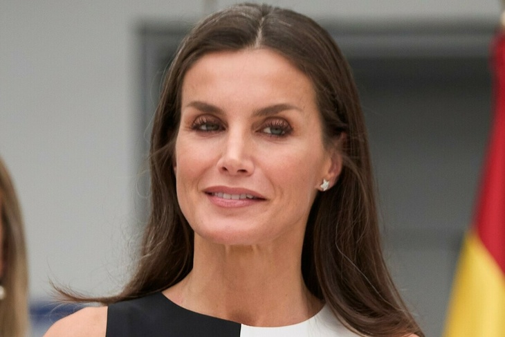 What are the Titles and Honours held by Queen Letizia