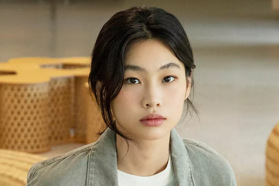 What are the awards and nominations Jung Ho-Yeon got for her role in the Netflix series Squid Game