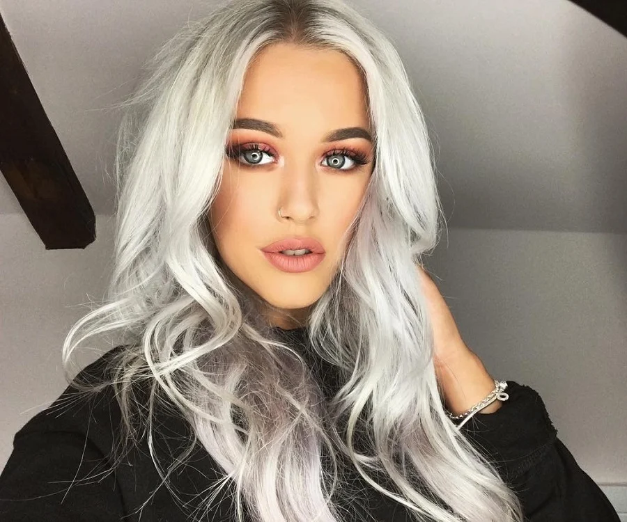 What else is known about Lottie Tomlinson’s popularity on other platforms