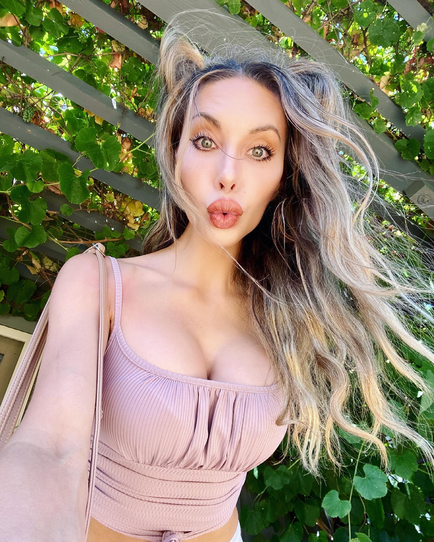 What is the net worth of Chloe Rose Lattanzi