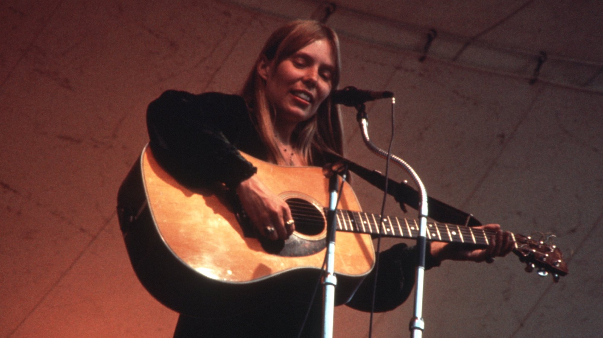 Joni Mitchell Performs in Central Park