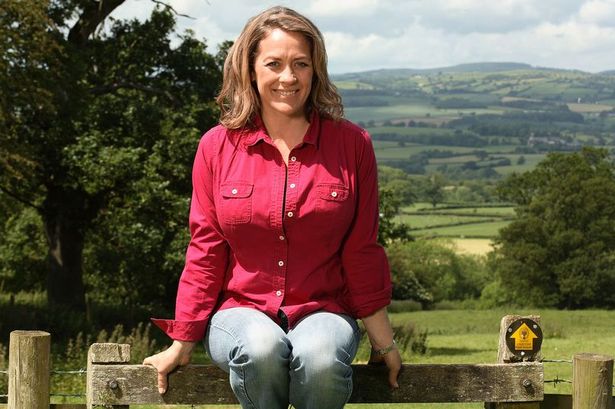 What do we know about Sarah Beeny's personal life and relationships
