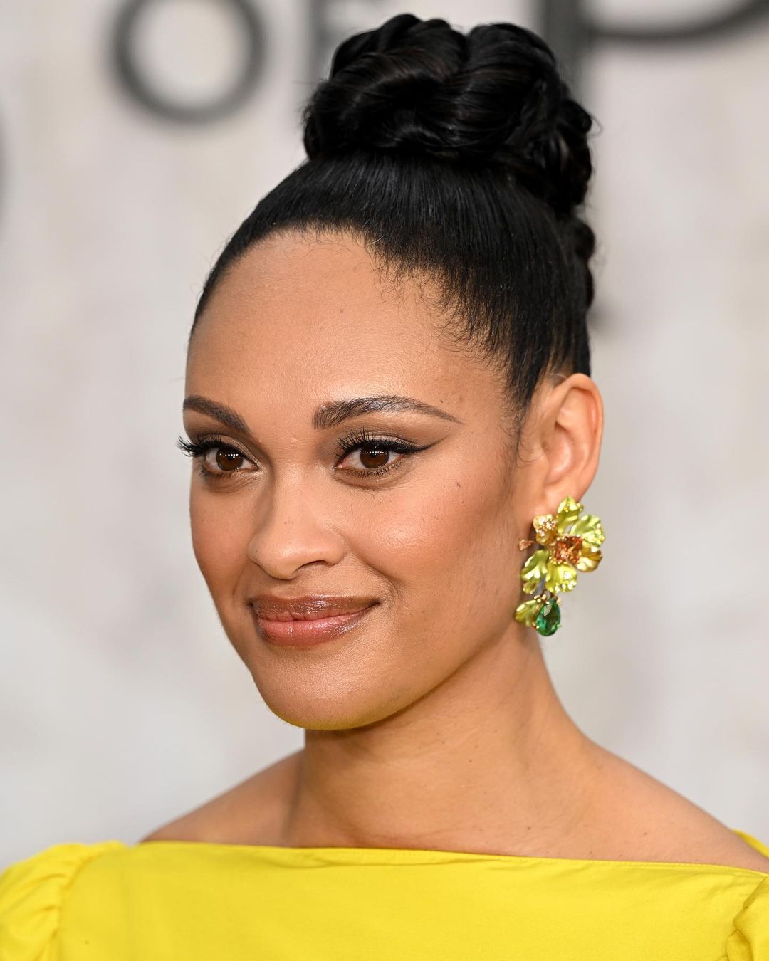 What is Cynthia Addai-Robinson’s physical appearance